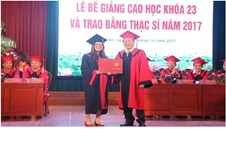Trường Đại học Vinh long trọng tổ chức Lễ bế giảng cao học khóa 23 và trao bằng Thạc sĩ năm 2017