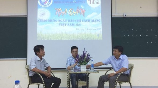  Khoa sư phạm Ngữ văn, tổ chức gặp mặt, tọa đàm nhân kỷ niệm 92 năm ngày Báo chí Cách mạng Việt Nam 21/6