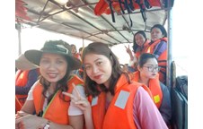 Công đoàn bộ phận khoa Sư phạm Ngữ văn tổ chức tham quan chùa Hương Tích 